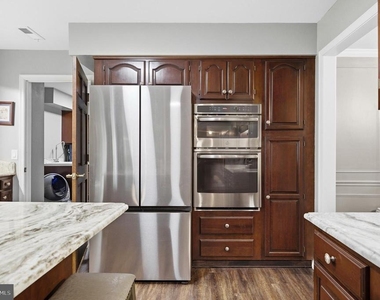 1126 Somerset Lane - Photo Thumbnail 6