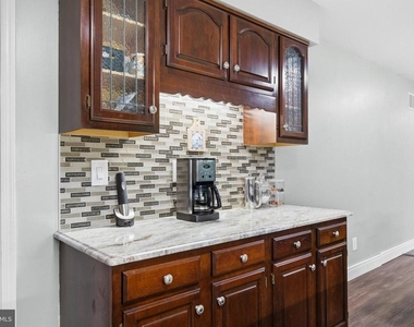 1126 Somerset Lane - Photo Thumbnail 7