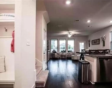 15928 Cadoz Dr - Photo Thumbnail 15