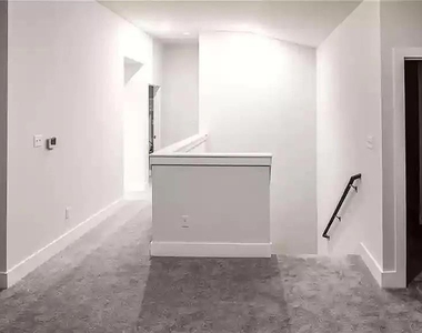 15928 Cadoz Dr - Photo Thumbnail 4