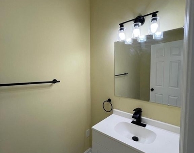 1725 Druid Hill Avenue - Photo Thumbnail 4