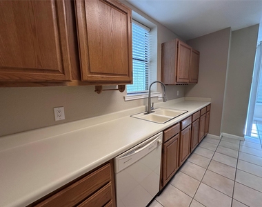 2409 Leon St - Photo Thumbnail 6