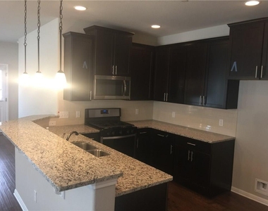 2304 S Lakeline Blvd - Photo Thumbnail 5