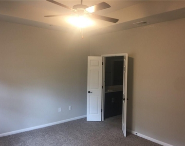 2304 S Lakeline Blvd - Photo Thumbnail 6
