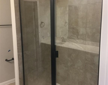 2304 S Lakeline Blvd - Photo Thumbnail 8