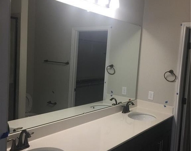2304 S Lakeline Blvd - Photo Thumbnail 7