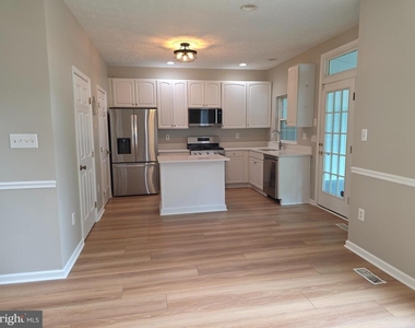 218 Eisenhower Court - Photo Thumbnail 4
