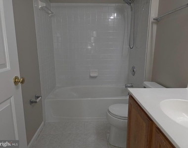 218 Eisenhower Court - Photo Thumbnail 14