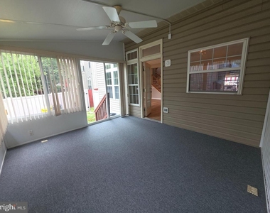 218 Eisenhower Court - Photo Thumbnail 6