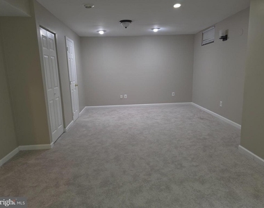 218 Eisenhower Court - Photo Thumbnail 16