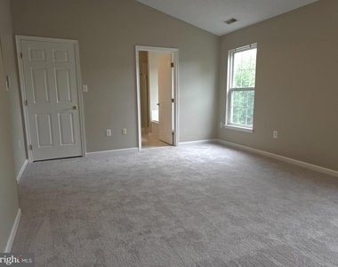 218 Eisenhower Court - Photo Thumbnail 9
