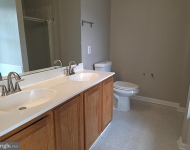 218 Eisenhower Court - Photo Thumbnail 10