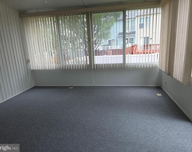 218 Eisenhower Court - Photo Thumbnail 7