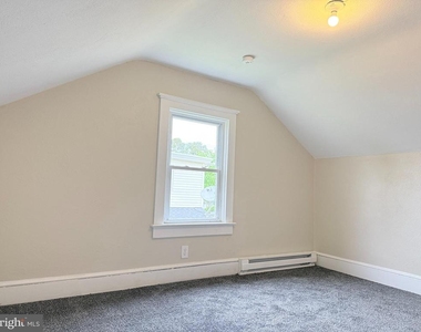 102 Montgomery St - Photo Thumbnail 2