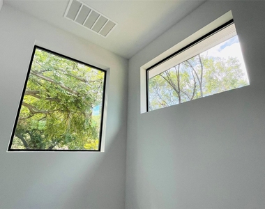 2009 Canterbury St - Photo Thumbnail 9