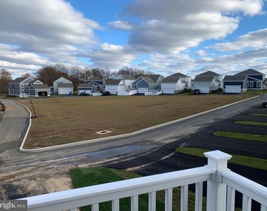838 Mapleton Avenue - Photo Thumbnail 5