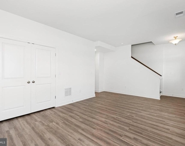 838 Mapleton Avenue - Photo Thumbnail 17