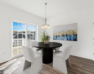 838 Mapleton Avenue - Photo Thumbnail 2