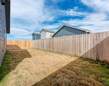 313 Marty Allen Loop - Photo Thumbnail 28