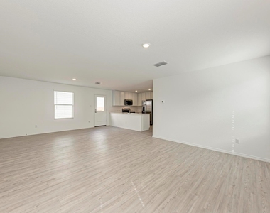 313 Marty Allen Loop - Photo Thumbnail 8