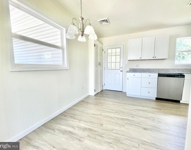 1416 S Governors Avenue - Photo Thumbnail 9