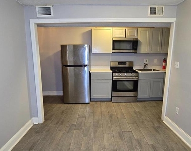 1702 Gales Street Ne - Photo Thumbnail 8