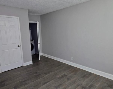 1702 Gales Street Ne - Photo Thumbnail 2