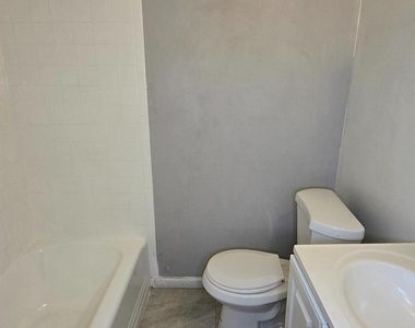 1702 Gales Street Ne - Photo Thumbnail 4