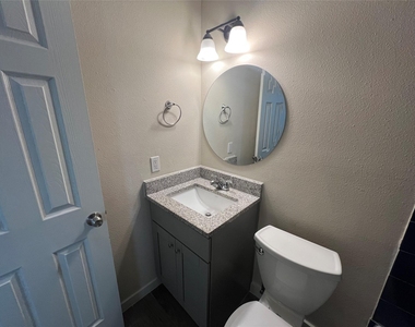 1310 Torres St - Photo Thumbnail 20