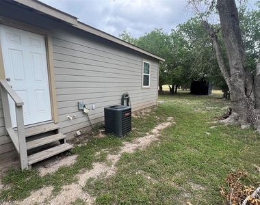 1310 Torres St - Photo Thumbnail 4