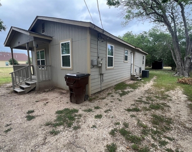 1310 Torres St - Photo Thumbnail 3