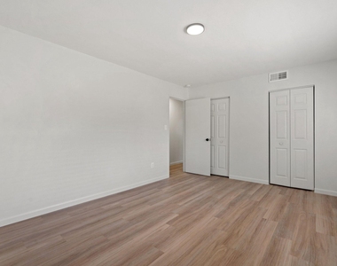 808 Chesapeake Street Se - Photo Thumbnail 7