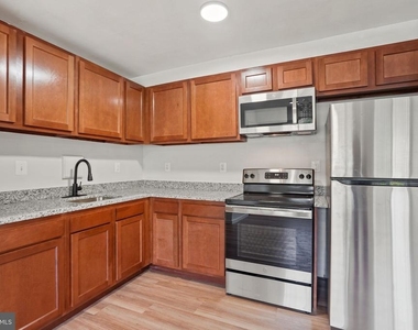 808 Chesapeake Street Se - Photo Thumbnail 1