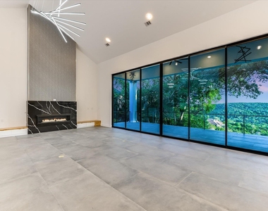 9409 Bell Mountain Dr - Photo Thumbnail 8