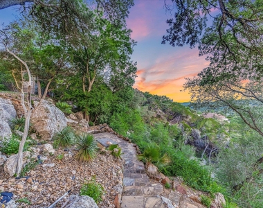 9409 Bell Mountain Dr - Photo Thumbnail 4