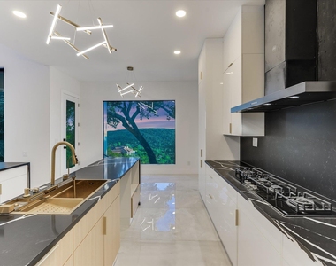 9409 Bell Mountain Dr - Photo Thumbnail 15
