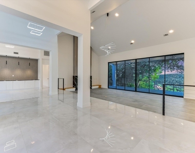 9409 Bell Mountain Dr - Photo Thumbnail 10
