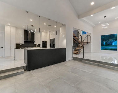 9409 Bell Mountain Dr - Photo Thumbnail 19