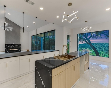 9409 Bell Mountain Dr - Photo Thumbnail 14