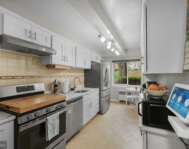 4201 Cathedral Avenue Nw - Photo Thumbnail 8