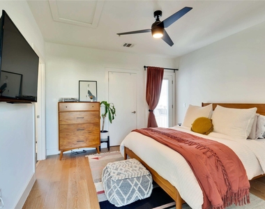 1128 Chicon St - Photo Thumbnail 15