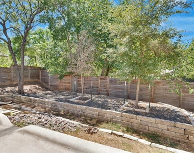 1128 Chicon St - Photo Thumbnail 26