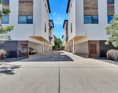 1128 Chicon St - Photo Thumbnail 29