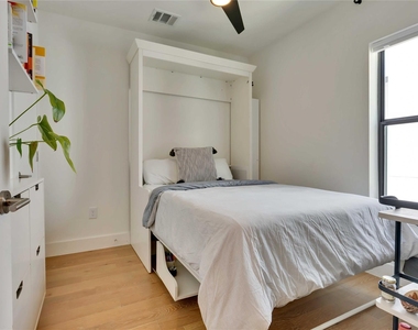 1128 Chicon St - Photo Thumbnail 12