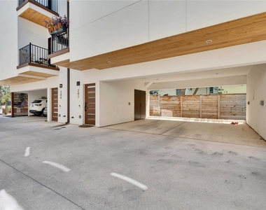 1128 Chicon St - Photo Thumbnail 28