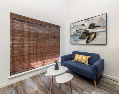 2815 Rio Grande St - Photo Thumbnail 3