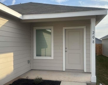 208 Skyfire St - Photo Thumbnail 1