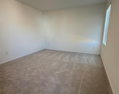 208 Skyfire St - Photo Thumbnail 14