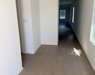 208 Skyfire St - Photo Thumbnail 4