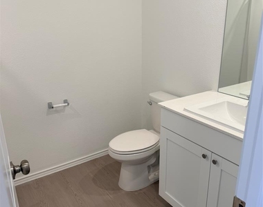 208 Skyfire St - Photo Thumbnail 6